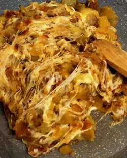 Saint-Flour explose le record du monde de la plus grande truffade : 520 kg de pommes de terre et de tome fraîche dans le Cantal